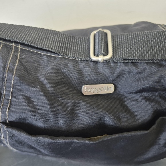 Baggallini Crossbody Shoulder Bag Hobo Black Nylon Travel Purse Pouch Lightweigh - Picture 2 of 6